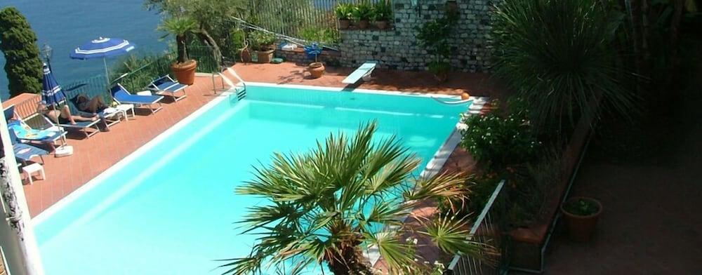Bay Palace Mazzaro Hotel